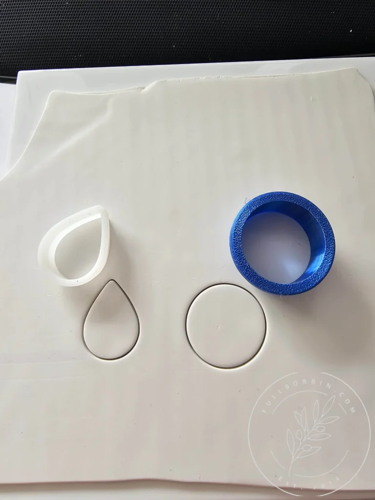 0.20mm cutting edge 3D printed polymer clay cutter in comparison to 0.40mm nozzle printed clay cutter.
